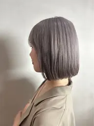 ブリーチを使ったカラー。前頭ブリーチ2回〜オンカラー トリートメントまでさせて頂きます。