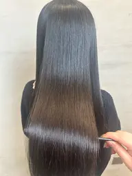 雨の日でもツヤツヤストレート 🤍 Premium艶髪ストレート+カット+TOKIO超音波トリートメント ✨