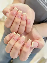 【自爪・ケア込み】フレンチネイル¥8590→ ¥8000