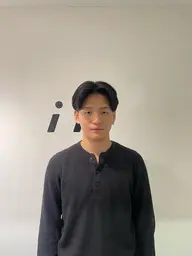 ショートセンターパート(襟足刈り上げ、サイド耳上)