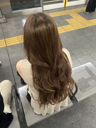 🩵艶カラー&補修ケア🩵うる艶カラー+極上トリートメント✨+💕超音波アイロン付き💕マッサージ付き💆♀️