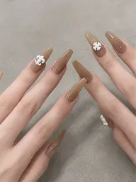 【オフなし】美フォルム仕上げ✨️オフィスにも🤍シンプルワンカラーorラメグラデーション✨️ ハンドケアサービス付き