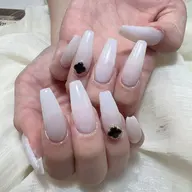💐【初回ジェルオフ無料ケア込み】 スカルプ長さだしマグネット/ワンカラ/ラメグラ➕パーツ2個デザイン🩷🤍🩵