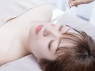 【シミ・くすみ集中ケア】美白力UP◎ くすみの原因にアプローチし、ワントーン明るい肌へ導きます♪