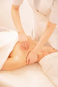 【美白💎陶器肌へ】くすみ・肌荒れケア(デコルテ/肩/首/足/頭マッサージ付)