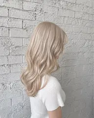 ✨【平日限定】✨👑ブリーチリタッチ(3cm以下)➕オンカラー➕トリートメント🫧