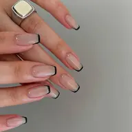 パーツ2つ無料✨️スキニーフレンチネイル🖤