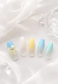 プルメリアネイル🌺🍹✨️💕ベースのグラデカラーは1色お選び下さい⭐️プルメリアは左右1つずつ⭐️¥6600オフ込