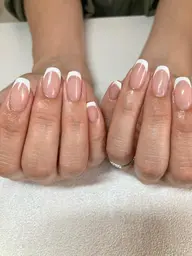 パラジェル使用・フレンチネイル¥5,800→¥5,200(オフあり+¥200)《ケア、ハンドトリートメント保湿付き✨》