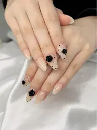 【𝙃𝙖𝙣𝙙】🍒平日限定🍒持ち込みdesign4本アート(オフなし)