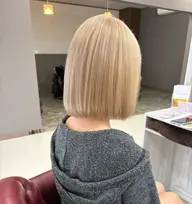 💐ブリーチ2回込みハイトーンカラー(ケアブリーチ使用❕)💐&トリートメント️🫧