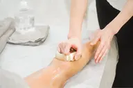 むくみ改善！【美脚カッサ+コルギ】(足湯付き)40分✨(むくみ/疲労/冷え性/足痩せ)