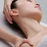 デコルテマッサージ💆 肩の重みがスッキリ!至福のデコルテケア