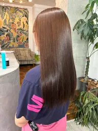 ✨ トリートメントストレート+カット/広がりや癖を自然に抑えたい方に◎柔らかくまとまるナチュラルストレートおすすめです!