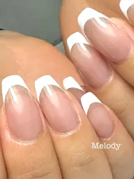 指先が綺麗にみえる ◾︎ フレンチネイル