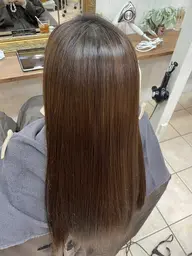 乾かすだけでまとまる縮毛矯正＋カット＋髪質改善トリートメント