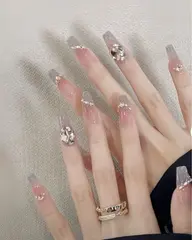 🎀🉐チッブ長さ出し🎀🉐ラメグラデーション 🎀🉐パーツ付け放題 4本🎀🉐ケア込み