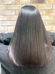 ✨髪の毛のクセが気になるこの時期に✨ダメージ毛でも施術可能✨カット＋酸性ストレート＋髪質改善トリートメント