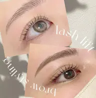 【ラッシュリフト×眉毛スタイリング】ラッシュリフト→アイシャンプー+ケア付き⭐️Waxスタイリング+カット+間引き込