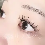 🪞フラットラッシュ120本 通常のシングルラッシュに比べてモチも良く、薄さと軽量感も3分の1⭐︎