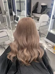 【第一月曜限定】📍新宿店📍ケアブリーチ+カラー+保湿トリートメント💆🏻♀️🫧