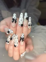 10本チップ長さ出し+デザイン💅+ストーンパーツ無制限付け放題