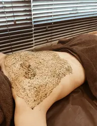 背中のハーブピーリング🌿背中ニキビを本気で治したい方に◎自分ではケアしにくいところをエステサロンで⭐︎