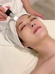 新人モデル、美白パック代のみ。AI分析+デコルテフェイシャル+超音波毛穴洗浄付¥16.170→ミニモ限定⭐︎