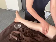 脚の施術モデル