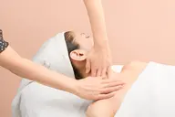 ネックトリートメント付き!【小顔フェイスラインを引き締まった印象に・毛穴ケア】フェイスラインすっきりコース