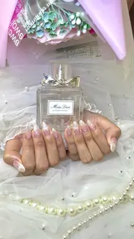 【オフ無】チップ10本長さだし🎀ラメグラデーション🤍