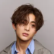ブリーチなしWカラー＋メンズカット＋トリートメント／スタイリング付　センターパート/韓国ヘア