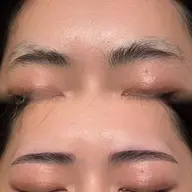アイブロウWAX or ハリウッドブロウ(眉毛にパーマを当てて整える施術です)※女性のみ 当日お決めいただけます。
