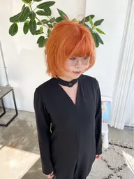 【夏に向けて憧れの超ハイトーンに❕👱🏼♀️✨】2ブリーチ➕オンカラー🩵🟰トリプルカラー🎶🍊