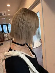 『サナ 限定🪽』(ブリーチ1回+透明感カラー+艶トリートメント)