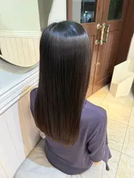《ヘアポテンツァ》くせやうねりを抑え艶のある柔らかな髪にしてくれます✨