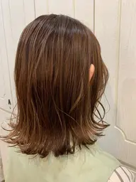 普通のカラーでの根本を染めるリタッチ施術です⭐︎