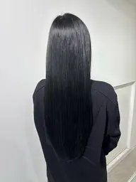 また明るくできる黒染めカラー