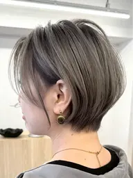 増えた白髪でお悩みの方☆脱白髪染】小顔魅せカット+白髪ぼかしハイライト