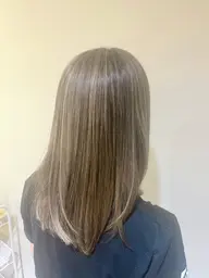 白髪ぼかしハイライト&デザインカット✨スペシャルTr込み