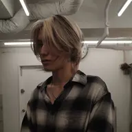 【ハイトーンカラーに飽きた人、デザイン欲しい人限定】カット✂️＋ローライト＋トリートメント✨️＋ヘアセット