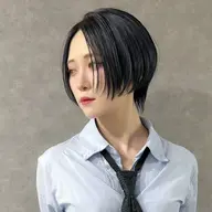 クールな女性のためのショートカット+トリートメント