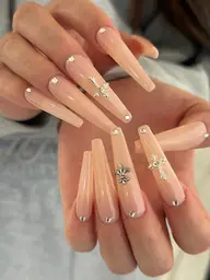 🫶🏽長さだし×ネイル🫶🏽で可愛い爪に‪‪❤︎‬パーツ付け放題🌺
