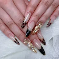 チップ長さ出し10本やり放題💅持ち込みデザイン⭕️ストーン限定パーツ付け放題🎀