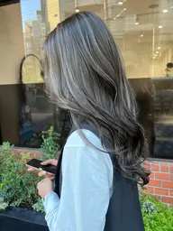 最近話題の👀🌈白髪ぼかしハイライト👩‍🦳(ブリーチ込み)