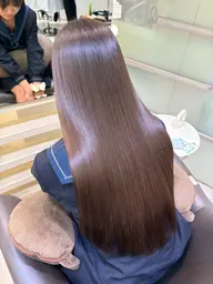 ✔「癖・広がりで悩んでる方へ🌿自然な艶ストレート縮毛矯正+カット」