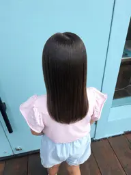 キッズカット✂️ ボブ・毛先の整え可愛いボブスタイルから、長さはあまり変えずに毛先を少し整えるだけのカットまで対応します