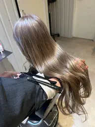 🌸期間限定🌸【ミニモ学割U24メニュー‼️】カット➕ケアブリーチ➕高発色クオルシアカラー✨