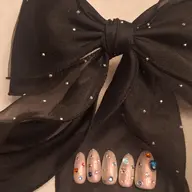 SNSで話題!!✨ビジュー💎キラキラネイル