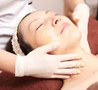 看護師さん人気No. 1☝️透明美白フェイシャル &アロママッサージ120分。気持ちよく眠っている間に😴全身回復へ🌟